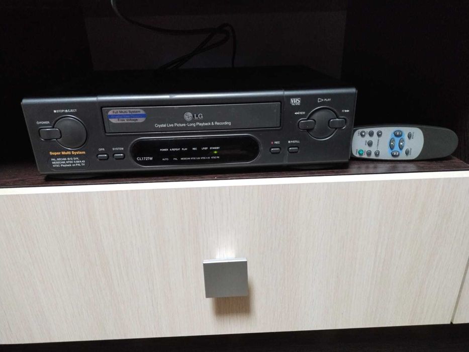 Видеомагнитофон LG