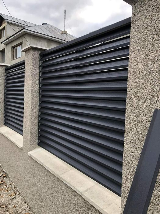 Garduri din panouri tip jaluzea,sipca metalică, plasa bordurata, tabla