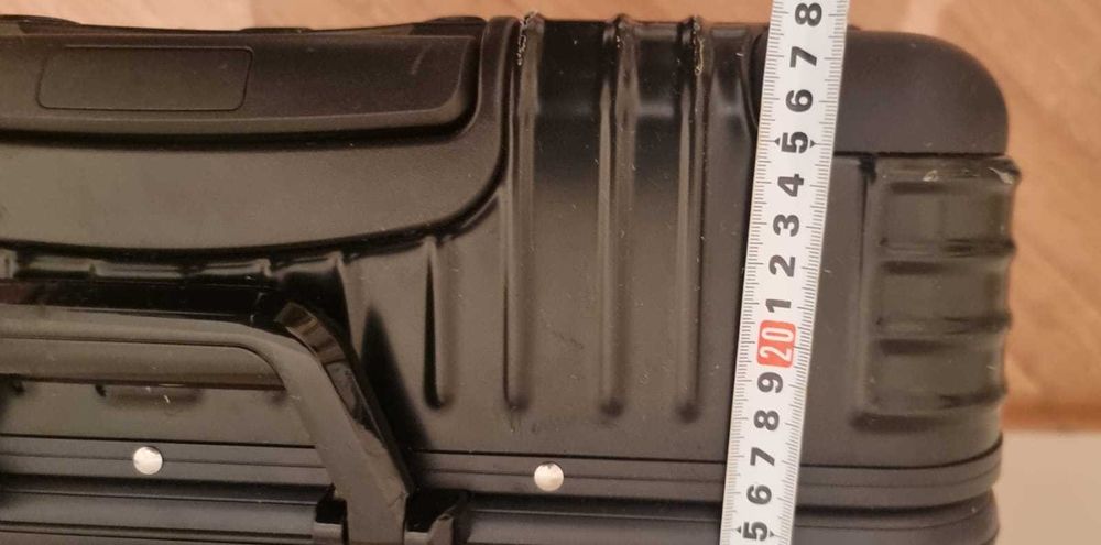 Продаётся чемодан дорожный