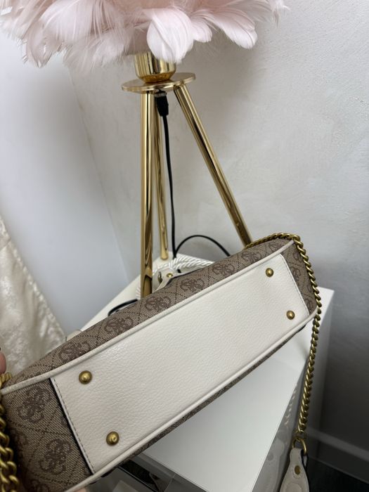 Дамска чанта Guess