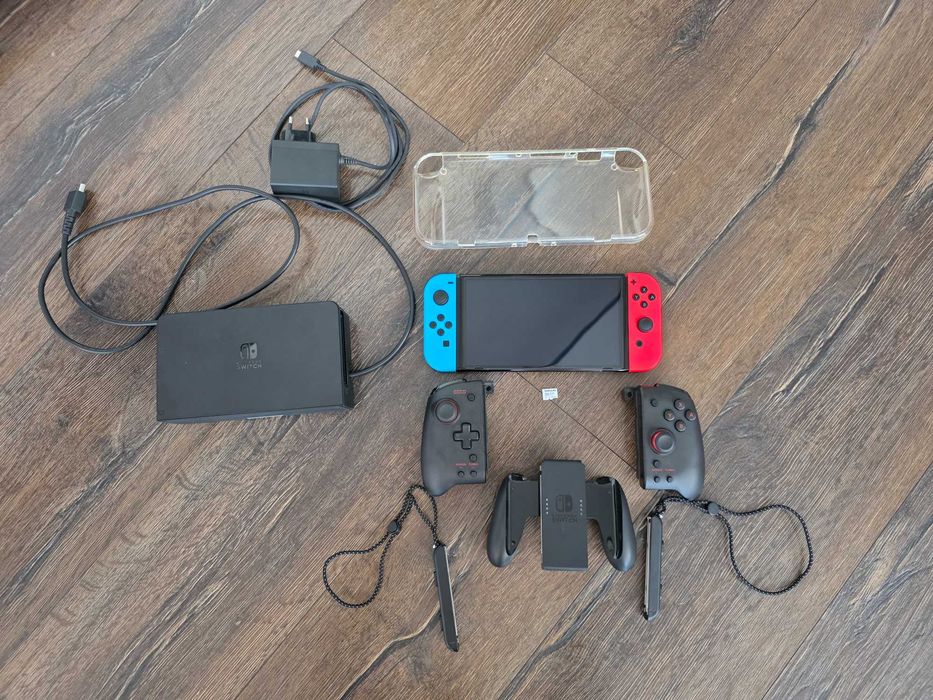 Nintendo Switch OLED + HORI Split Pad Pro + Samsung EVO Plus 256GB