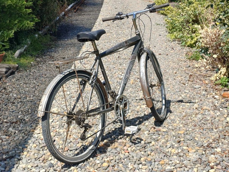 Bicicletă solidă pentu bărbați marca DHS