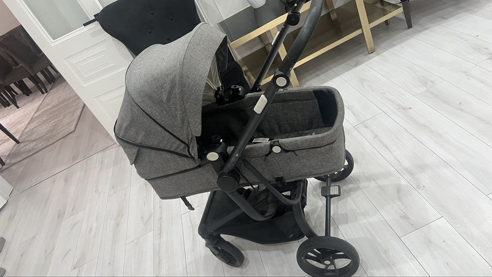 Срочно продам коляску BABYTON 2 в 1