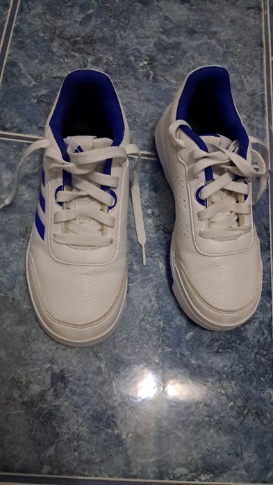Adidasi Adidas baietel marimea 33