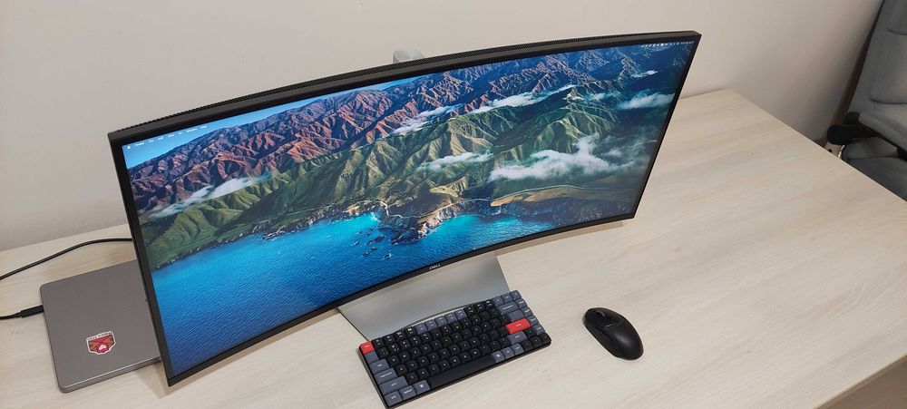 Dell UltraSharp U3821DW - 38" извит монитор 3840×1600, пълен комплект