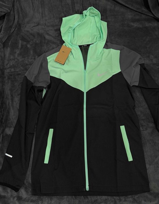 Ветровка Nike (Размер L)