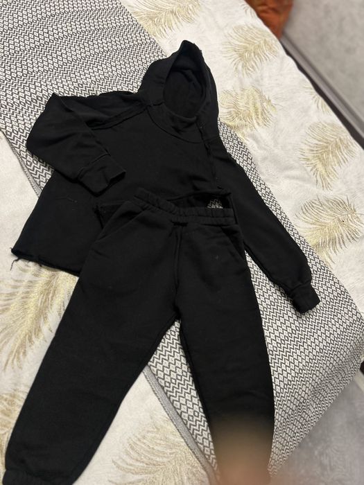 На мальчика 4-5 лет (104/110) свитшоты