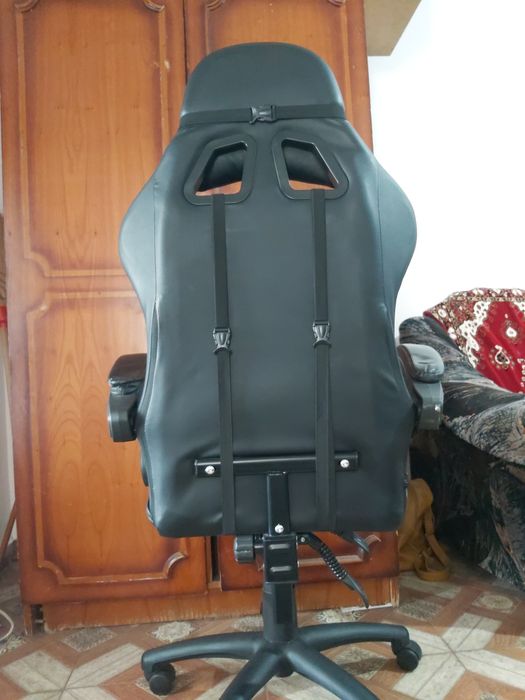 Scaun gaming  + husă + perne lombară și cervicală + set de roți extra!