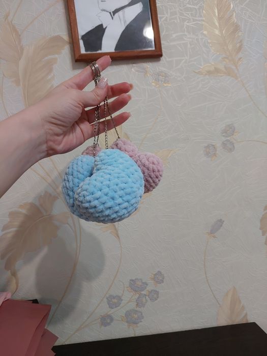 Брелки сердечки  вязаные