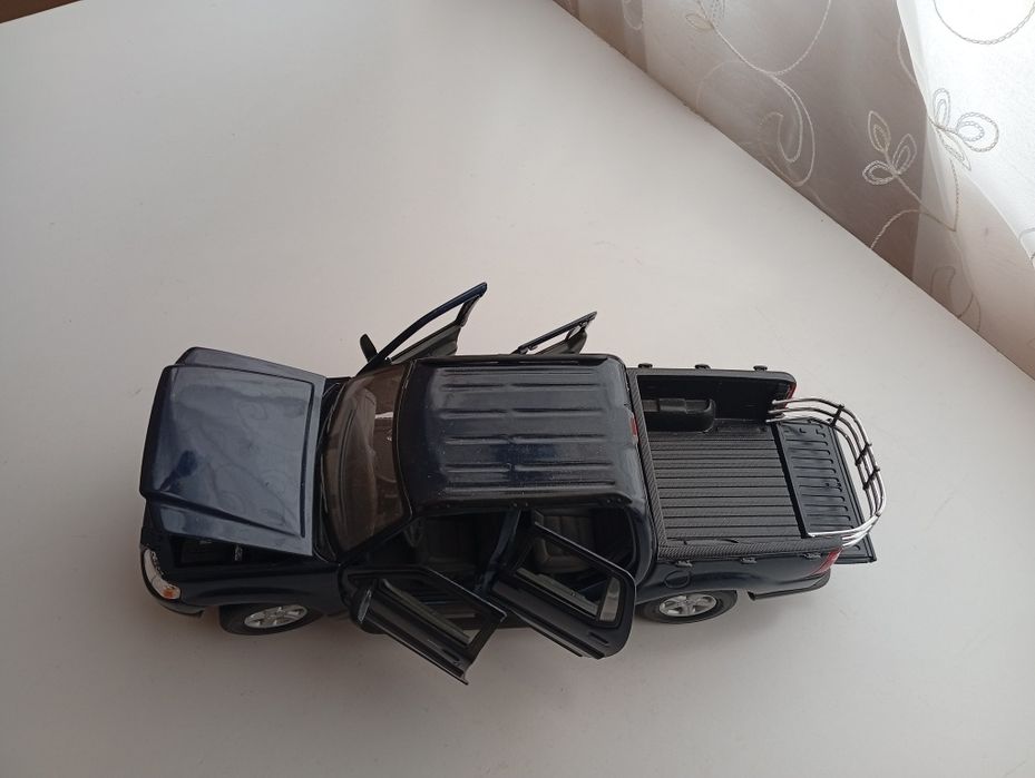 Моделите са в мащаб  1:18 и 1:24