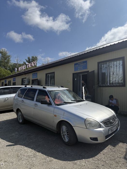 Продам автомобил приора уневерсал