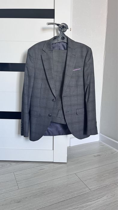 Продаю костюм тройка