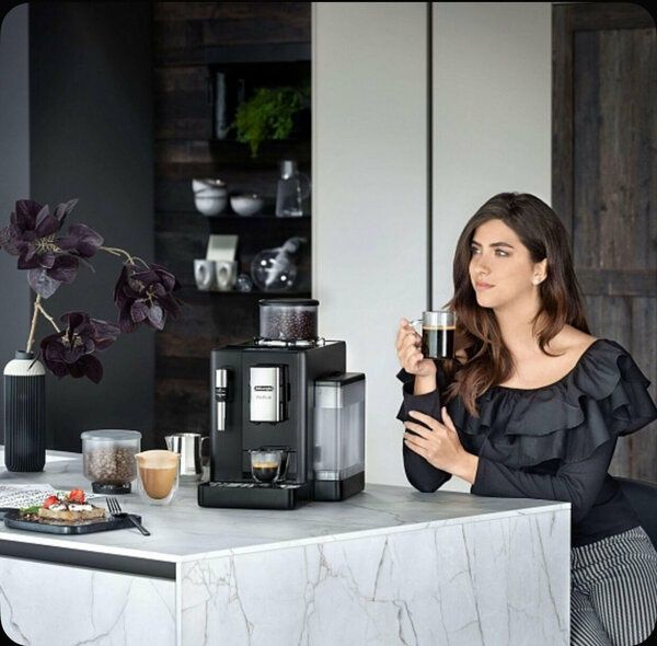 Кофемашина автоматическая De'Longhi EXAM440.