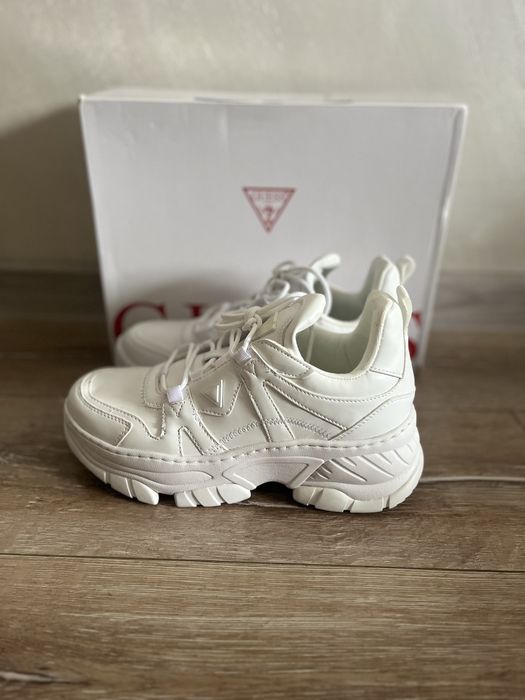 Дамски маратонки Guess - Размер 39