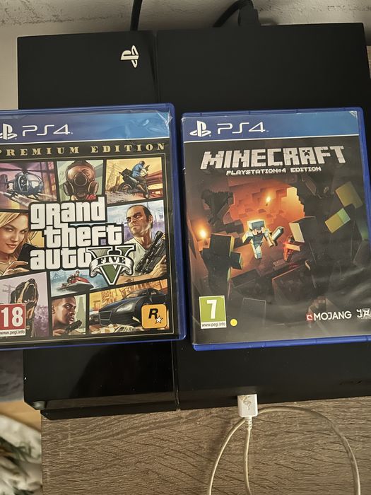 Ps 4 + 2 jocuri +un controler+ vablu de incarcare