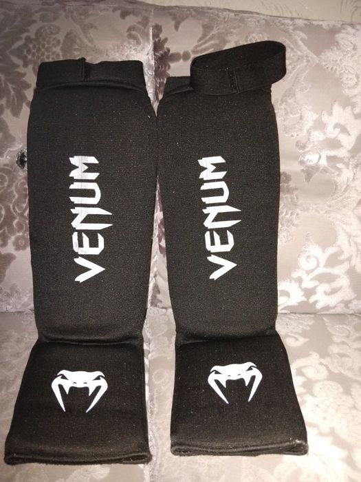 Перчатка для каратэ и щитки Venum Kontact