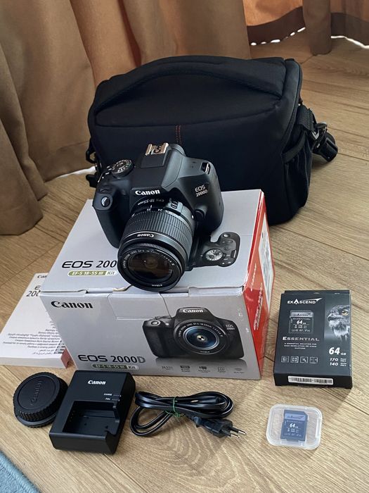 Canon EOS 2000D 24.1MP kit 18-55mm + флэшка на 64GB  / сумка