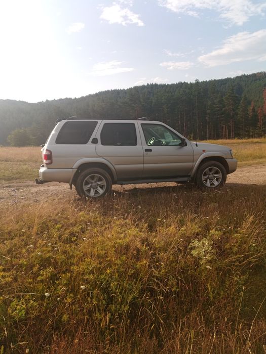 Продава се Nissan pathfinder