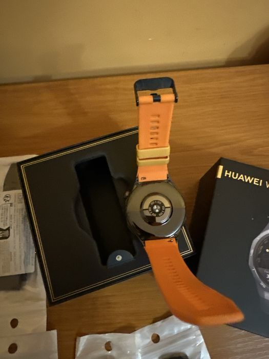 Часовник Huawei GT 5 Pro и 5 различен цвят верижки ПОДАРЪК!