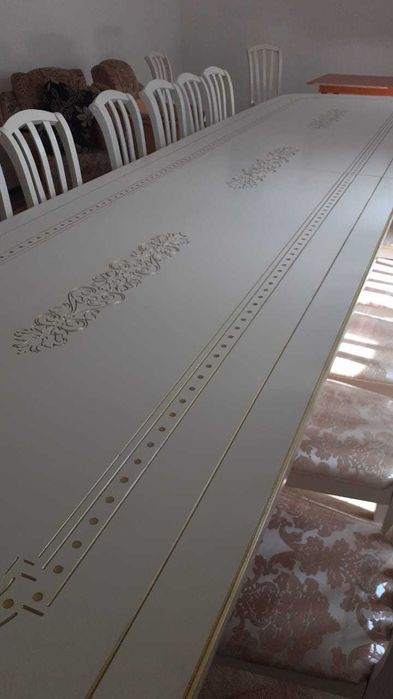 Стол со стульями