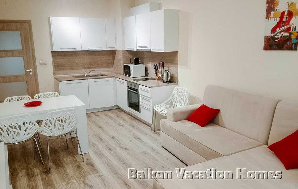 Продава се Тристаен апартамент в с. Аспарухово, Област Варна - 92 кв.м за 909 €/кв.м - Снимка #2