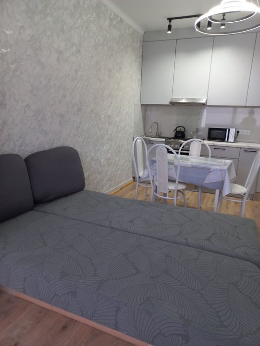 Сдам 1ком-2-х.кв. Вип и прост.с горячей водой  мкрСтроит. от8,12,14тен