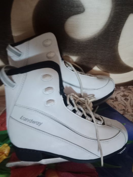 Продам коньки 6000