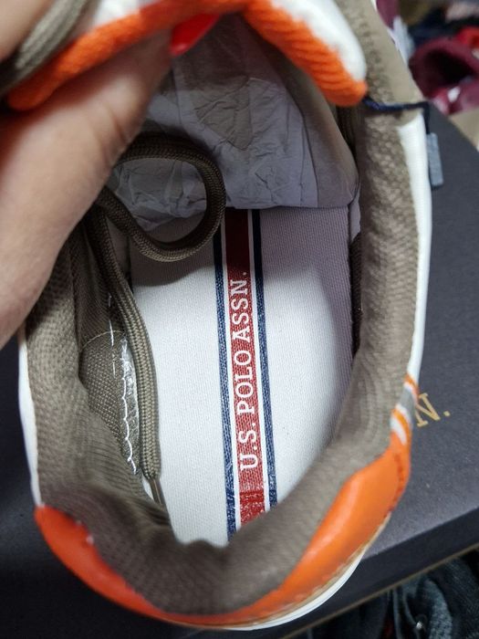 Adidasi unisex Originali .