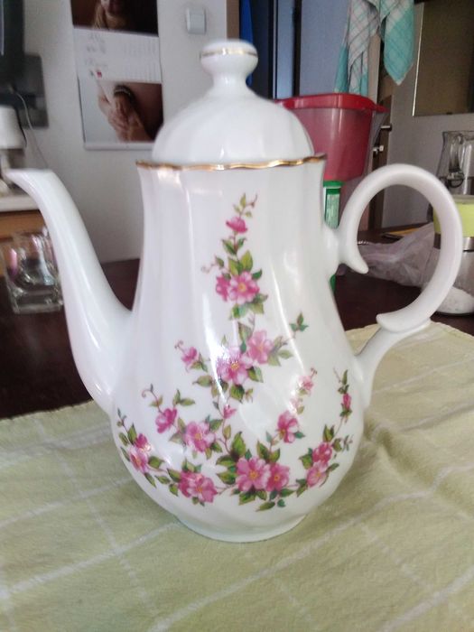 20% отстъпка на всичко до 20 ноември Порцеланова кана, чаши, чайник