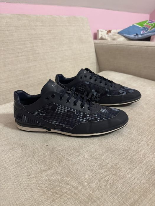 Мъжки обувки BOSS с десен на тях