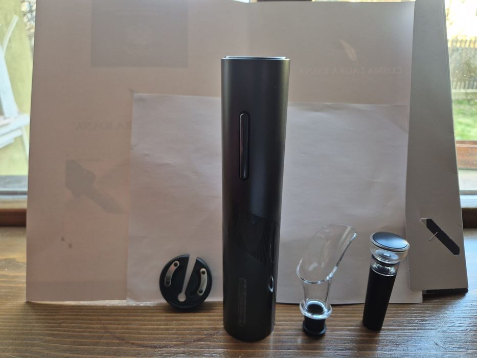 Tirbușon electric cu pompa de vid cu baterii