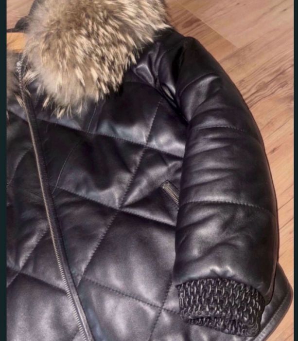 Кожено яке С рр. Перфектно Фирма Митрон. Качулка с естествен кос м