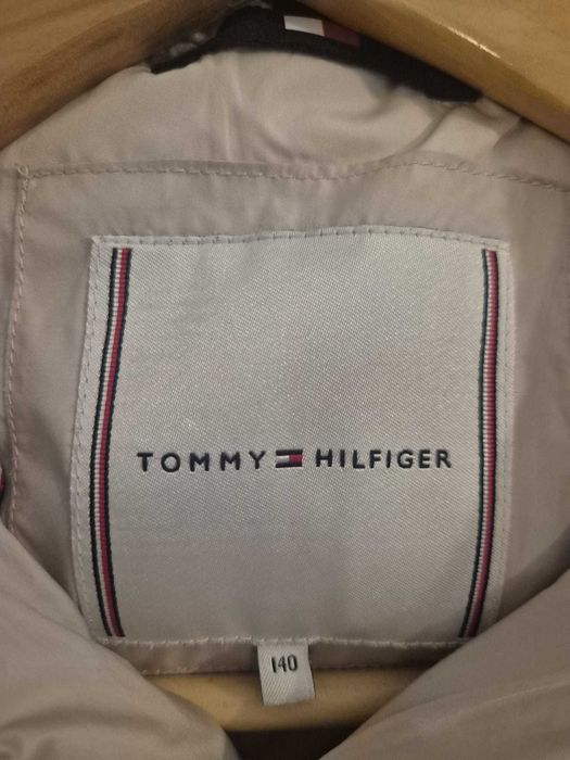 Geacă Tommy Hilfiger fată 140 cm- stare foarte bună