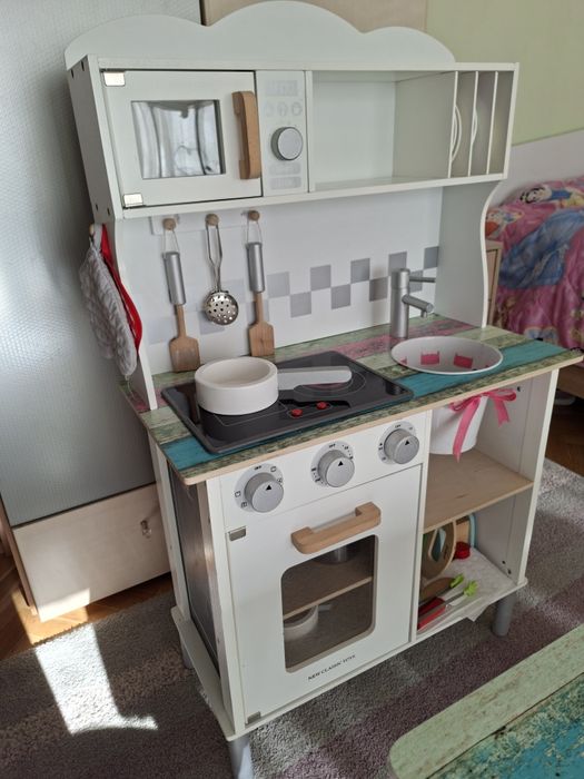 Детска дървена кухня