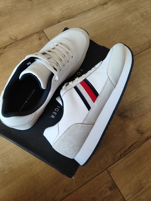 Tommy Hilfiger 44