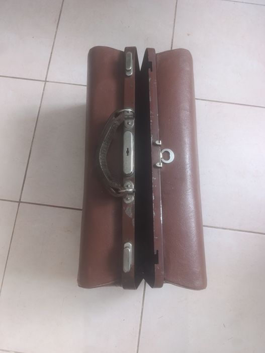 Антиквариатный чемодан