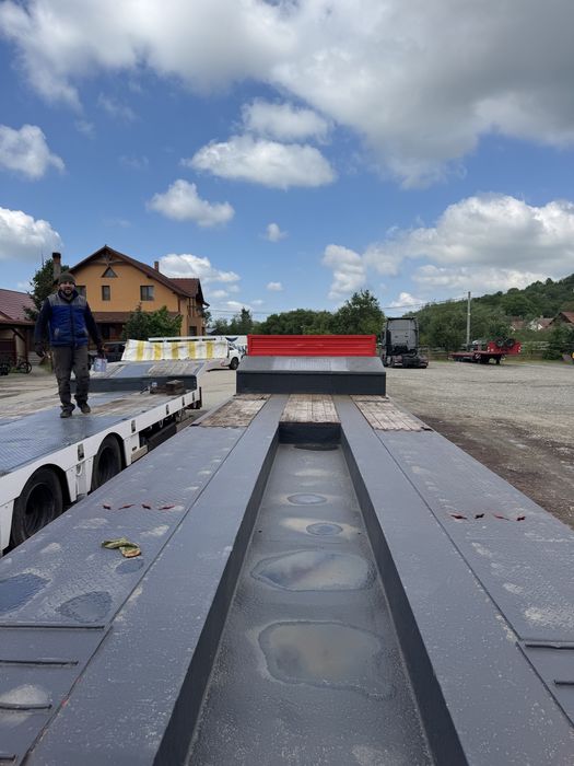 Trailer Fliegl cu rampe hidraulice