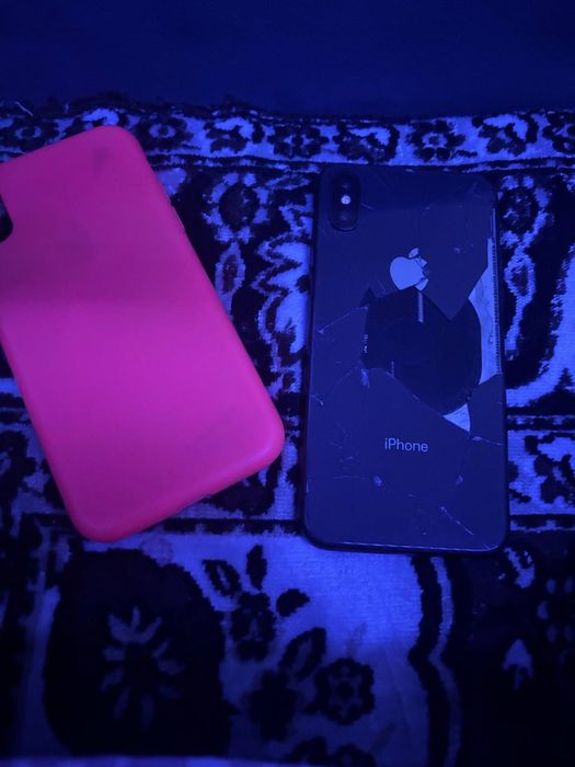 Продам айфон х разбита крышка