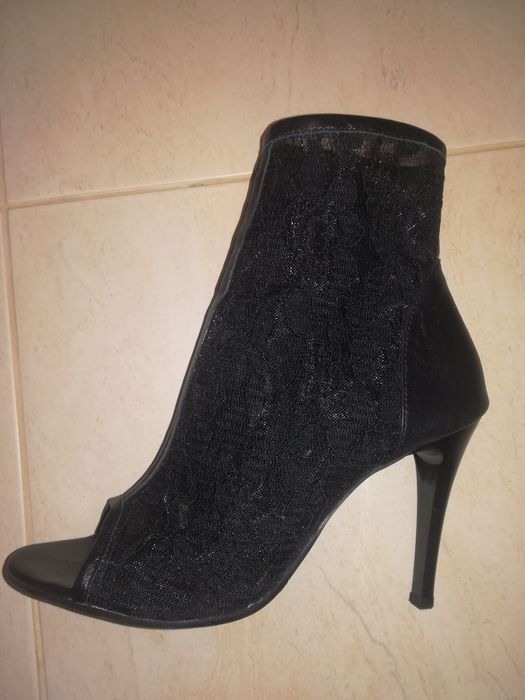 Продавам Дамски боти