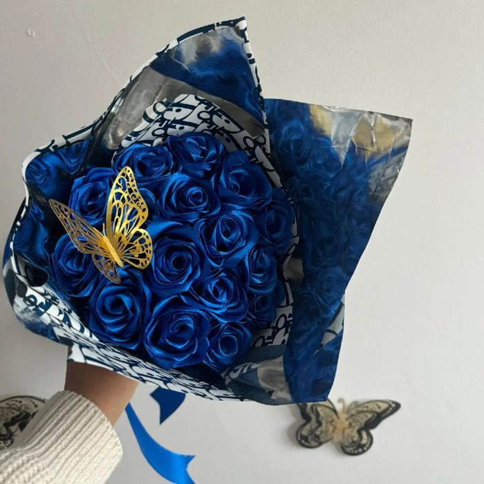 Vând  buchete de trandafiri din satin și săpun