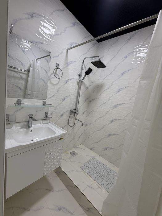 5 Mikrayon Shayx Bozorcha Oldida 2 xonalik 3 etaj Uy Sotiladi Srochni