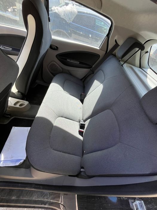 На части или цяло Renault Zoe 41 kwh 2014г дясна дирекция внос от Англия платено мито.