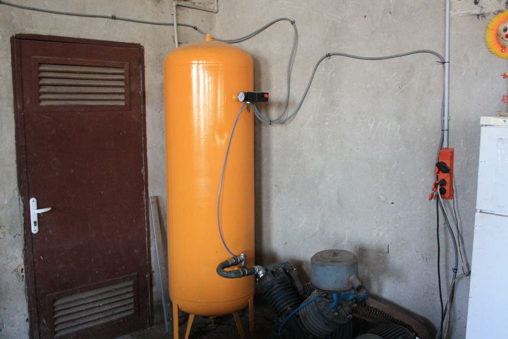 компресор 7.5 кW с бутилка 500 литра