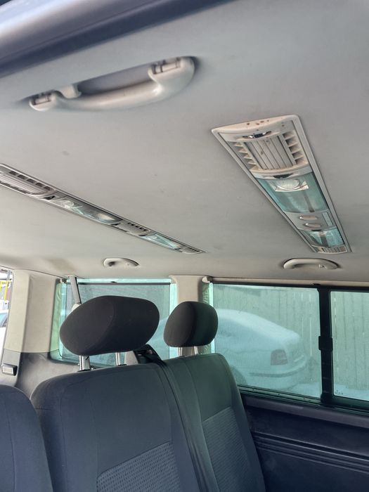 Dezmembrez VW Transporter Carvelle T5 2.5 TDI an 2008