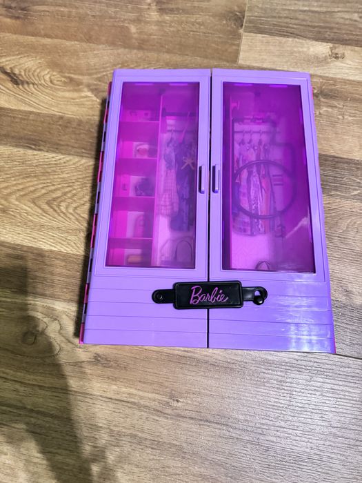 Гардероб за кукла Barbie розов и/или лилав