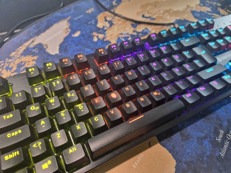 Геймърска клавиатура DENVER Gkk-330 DE 100% механична