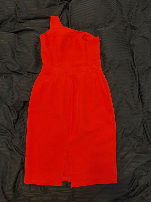 Rochie Roșie Pe Umăr