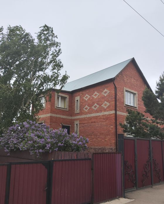 Коттедж ,два этажа,три уровня ,благоустроенный