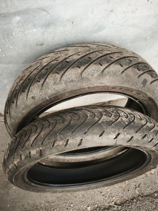 Vând  set de anvelope moto
