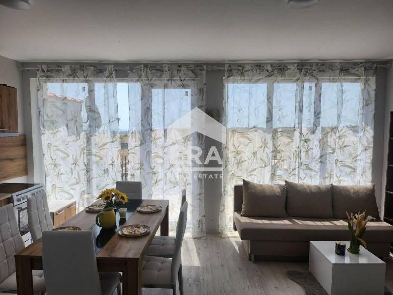 Стилна, нова едноетажна къща близо до морето